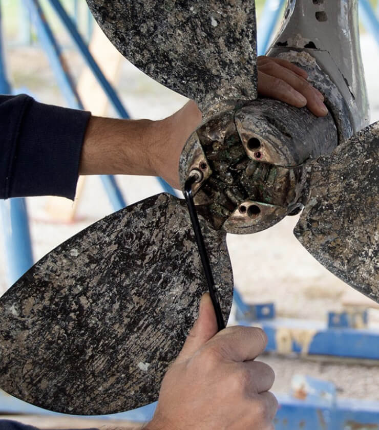 Tecnico che effettua Manutenzione imbarcazioni Milazzo