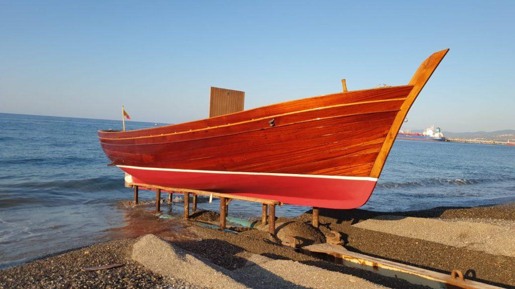 Imbarcazioni sistemate in area coperta di rimessaggio a Milazzo